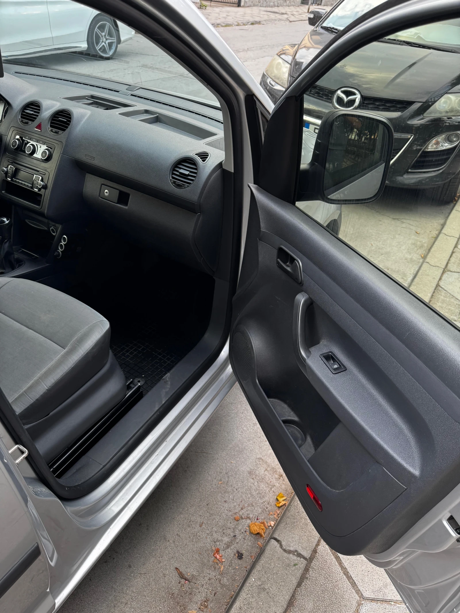 VW Caddy Товарен, снимка 13 - Автомобили и джипове - 56142075