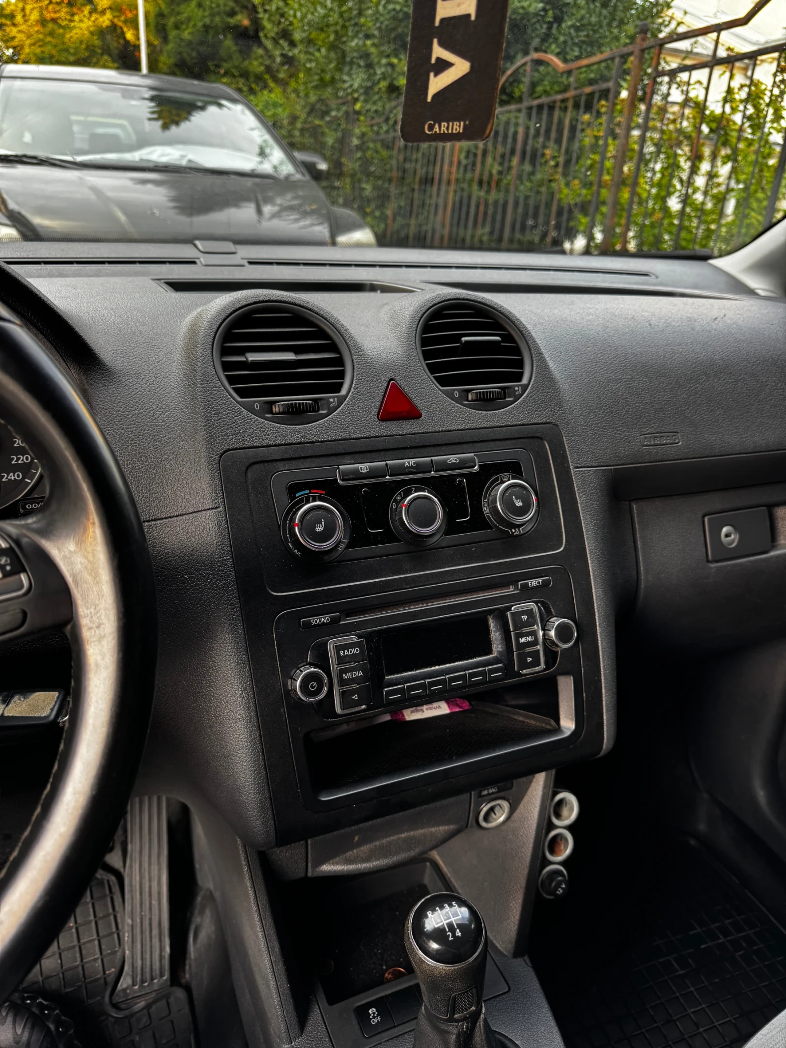 VW Caddy Товарен, снимка 9 - Автомобили и джипове - 56142075