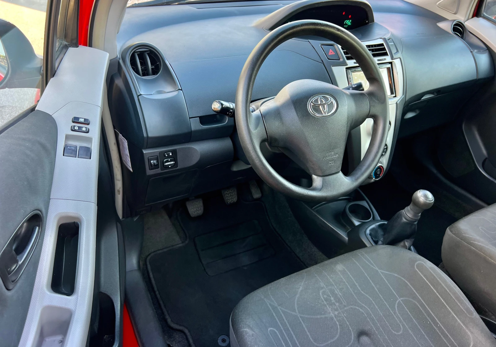 Toyota Yaris 1.0VVT-i NAVI/KLIMATIK/UNIKAT | Mobile.bg � ����������� 9