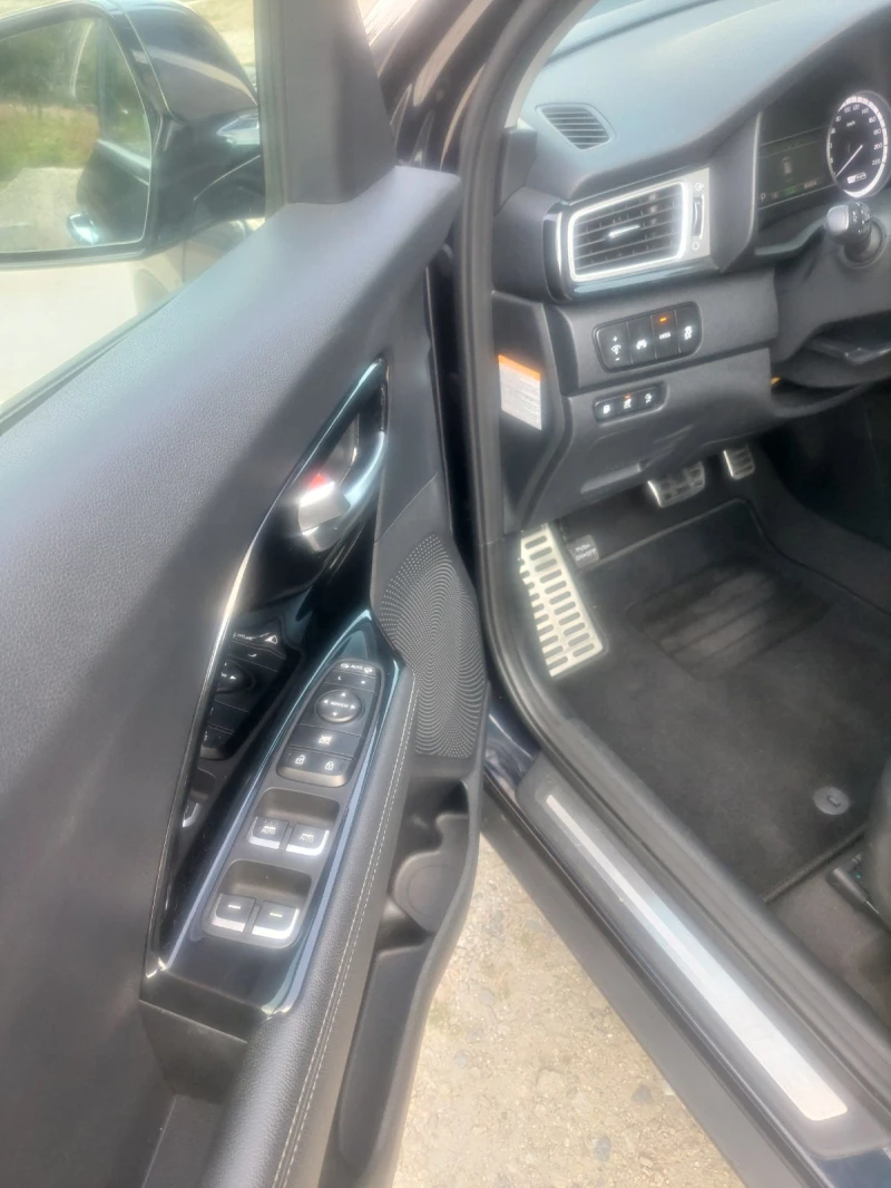 Kia Niro 1.6, снимка 10 - Автомобили и джипове - 52524832