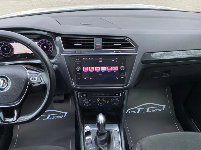 VW Tiguan R-Line* 190* 4х4* Digital* Key GO* Pano* Dis* , снимка 12 - Автомобили и джипове - 52857456