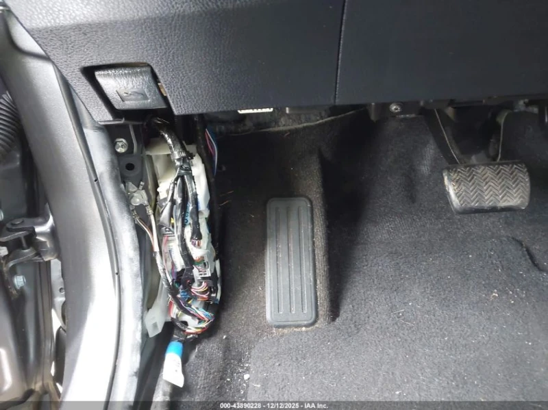 Toyota Rav4 2.5L I-4 DOHC, VVT, 176HP Front Wheel Drive, снимка 7 - Автомобили и джипове - 52915303