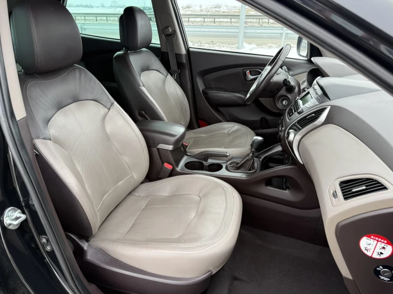 Hyundai IX35 2.0 CRDi / 4WD / 4X4 / KOJA / PODGREV / PARKTRONIC, снимка 11 - Автомобили и джипове - 53342946