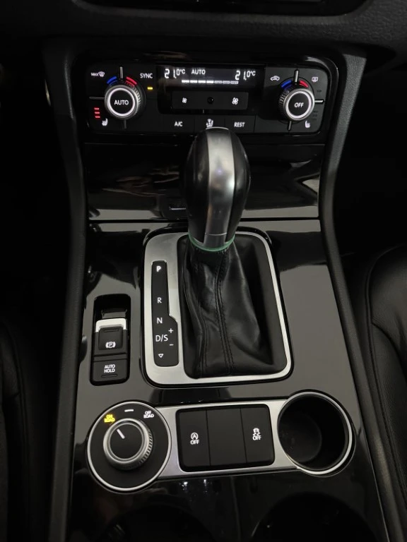 VW Touareg 262kc / 8at /3 tdi - изображение 9
