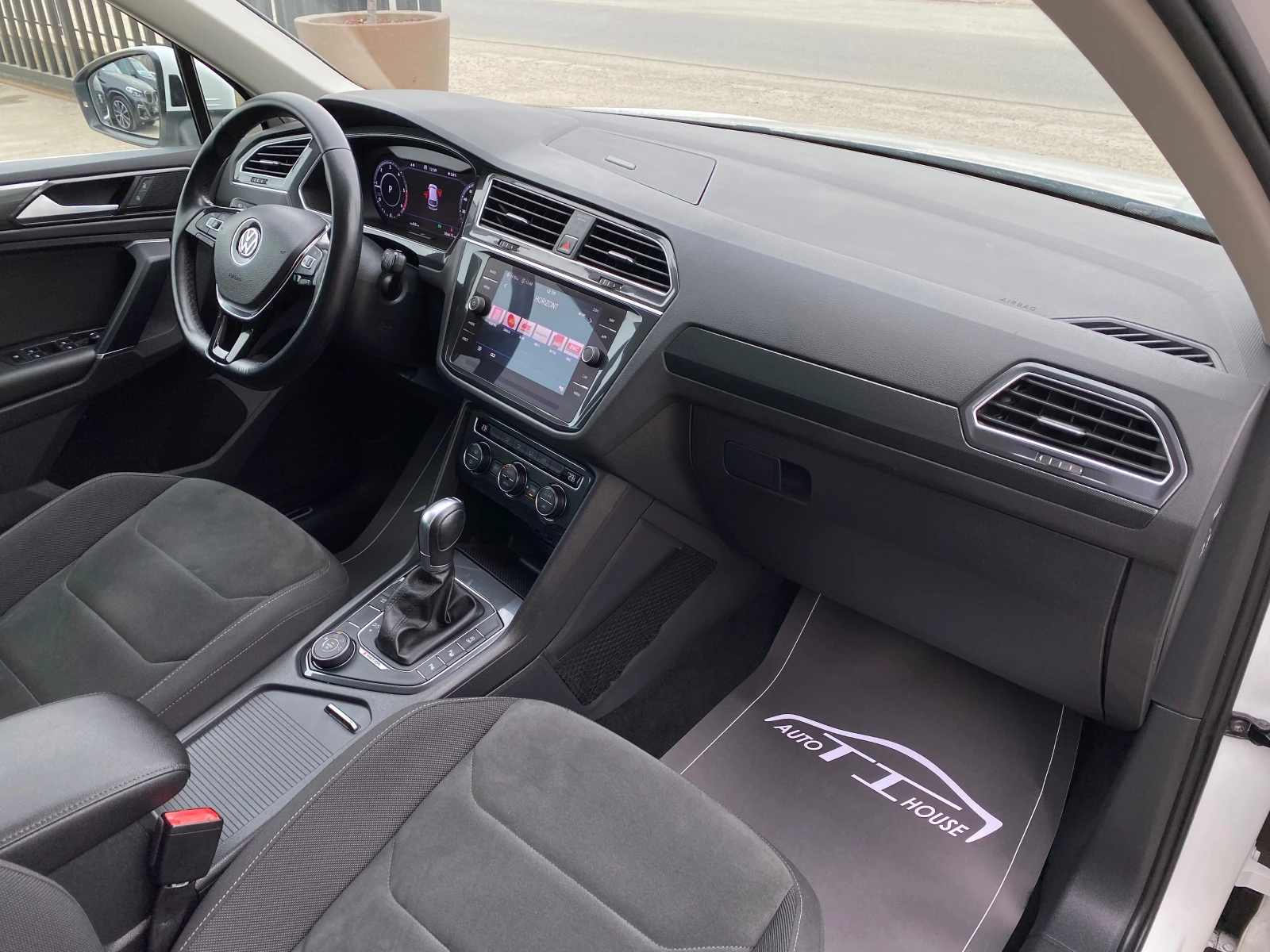 VW Tiguan R-Line* 190* 4�4* Digital* Key GO* Pano* Dis*  | Mobile.bg � ����������� 10