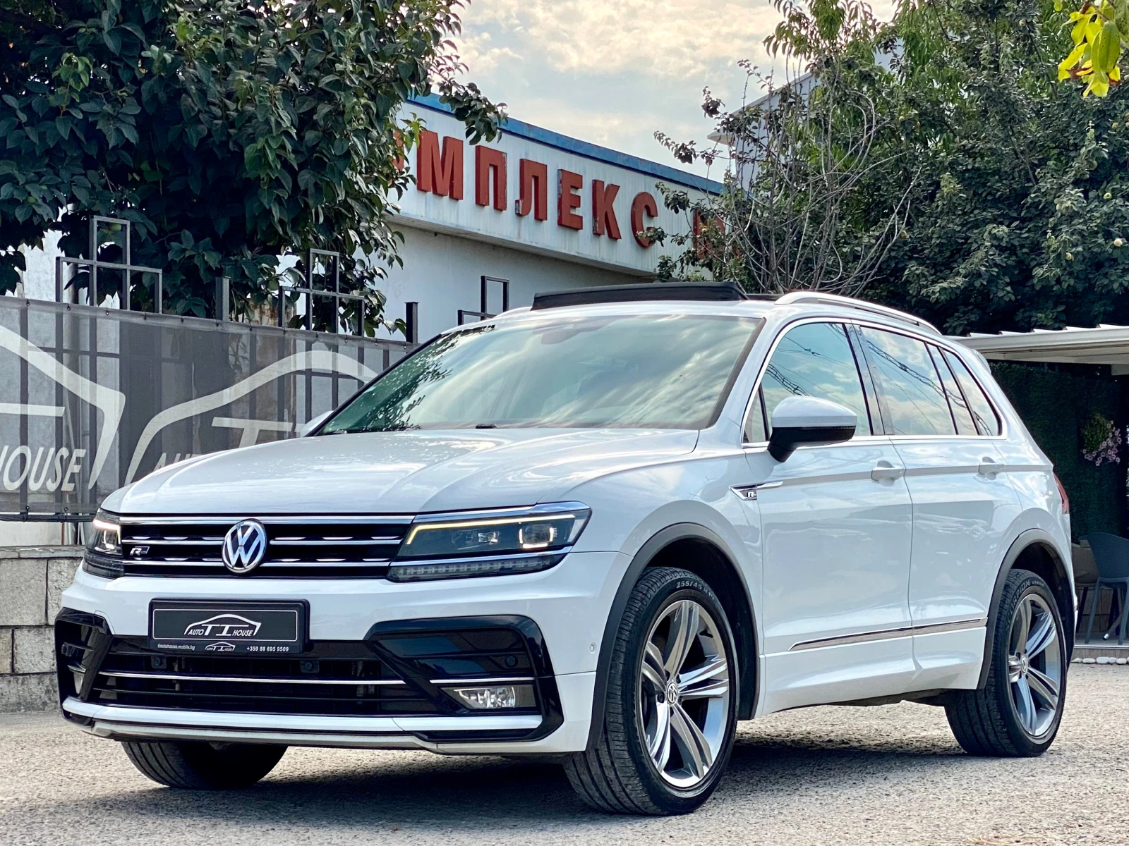 VW Tiguan R-Line* 190* 4х4* Digital* Key GO* Pano* Dis* , снимка 6 - Автомобили и джипове - 52857456