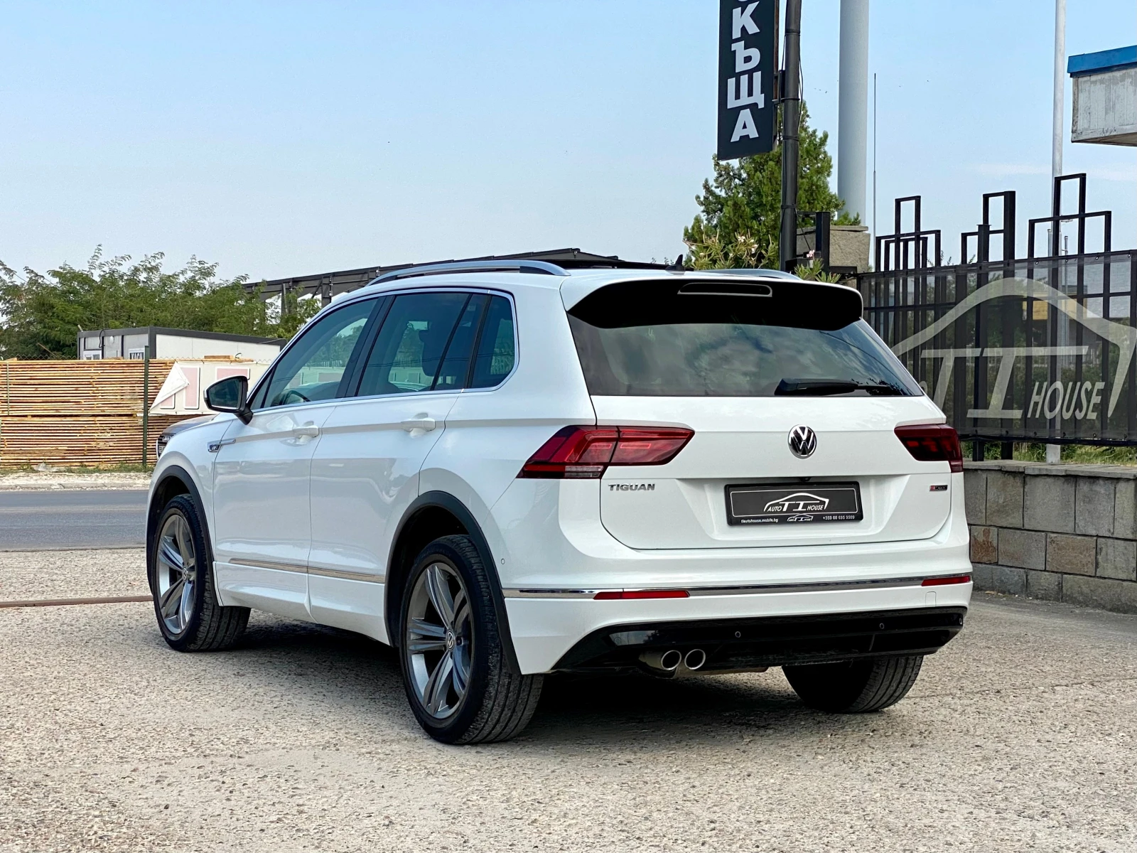 VW Tiguan R-Line* 190* 4х4* Digital* Key GO* Pano* Dis* , снимка 4 - Автомобили и джипове - 52857456