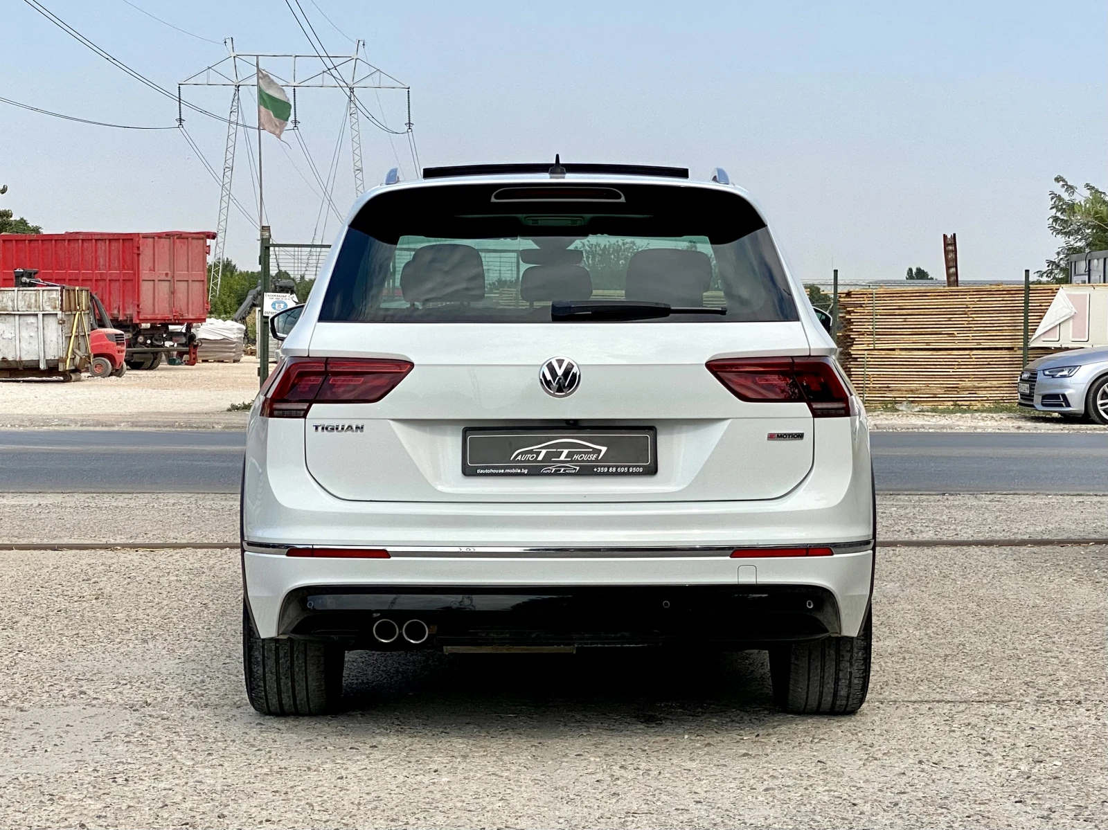 VW Tiguan R-Line* 190* 4х4* Digital* Key GO* Pano* Dis* , снимка 3 - Автомобили и джипове - 52857456