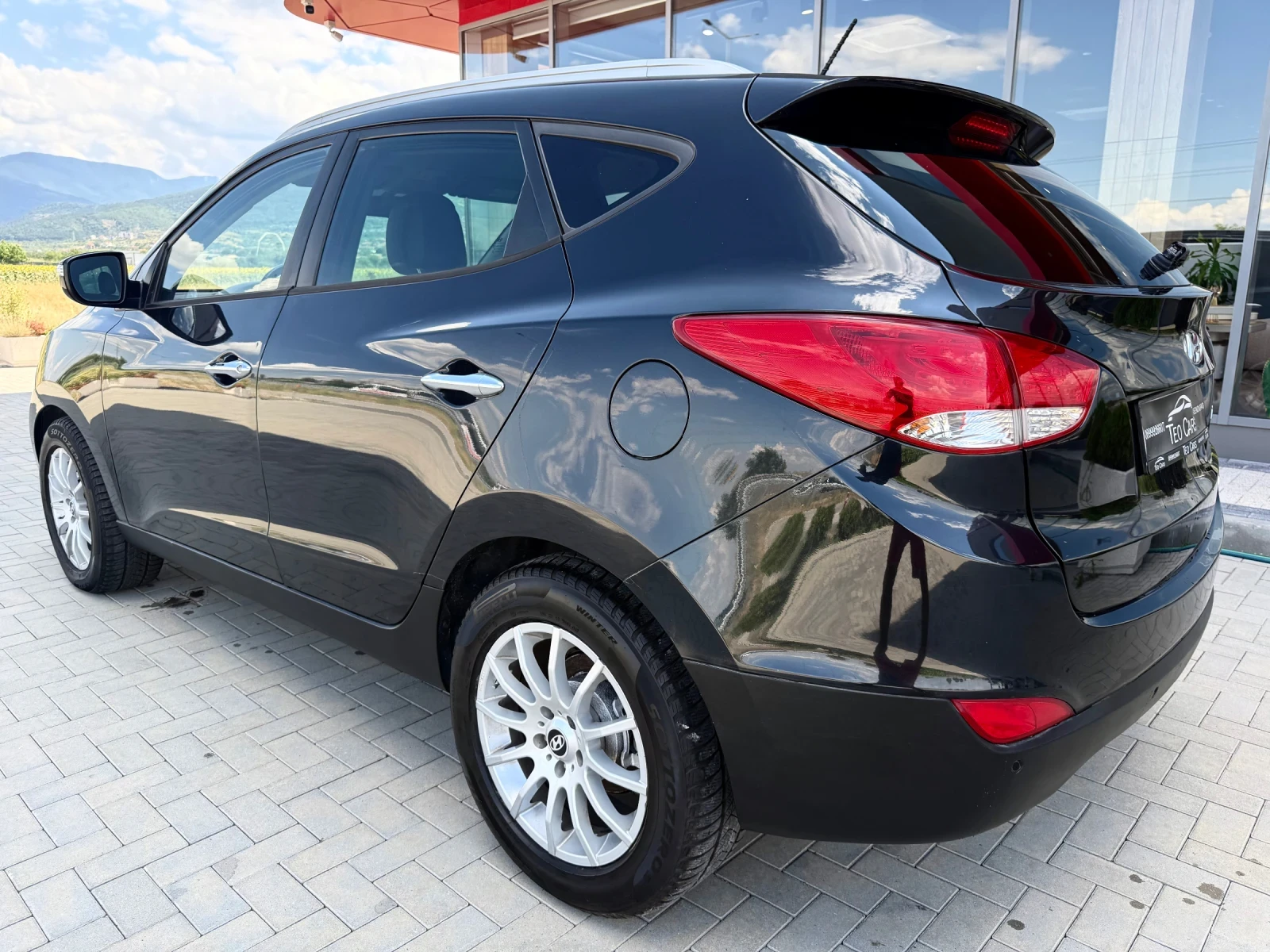 Hyundai IX35 2.0 CRDi / 4WD / 4X4 / KOJA / PODGREV / PARKTRONIC, снимка 5 - Автомобили и джипове - 55293587