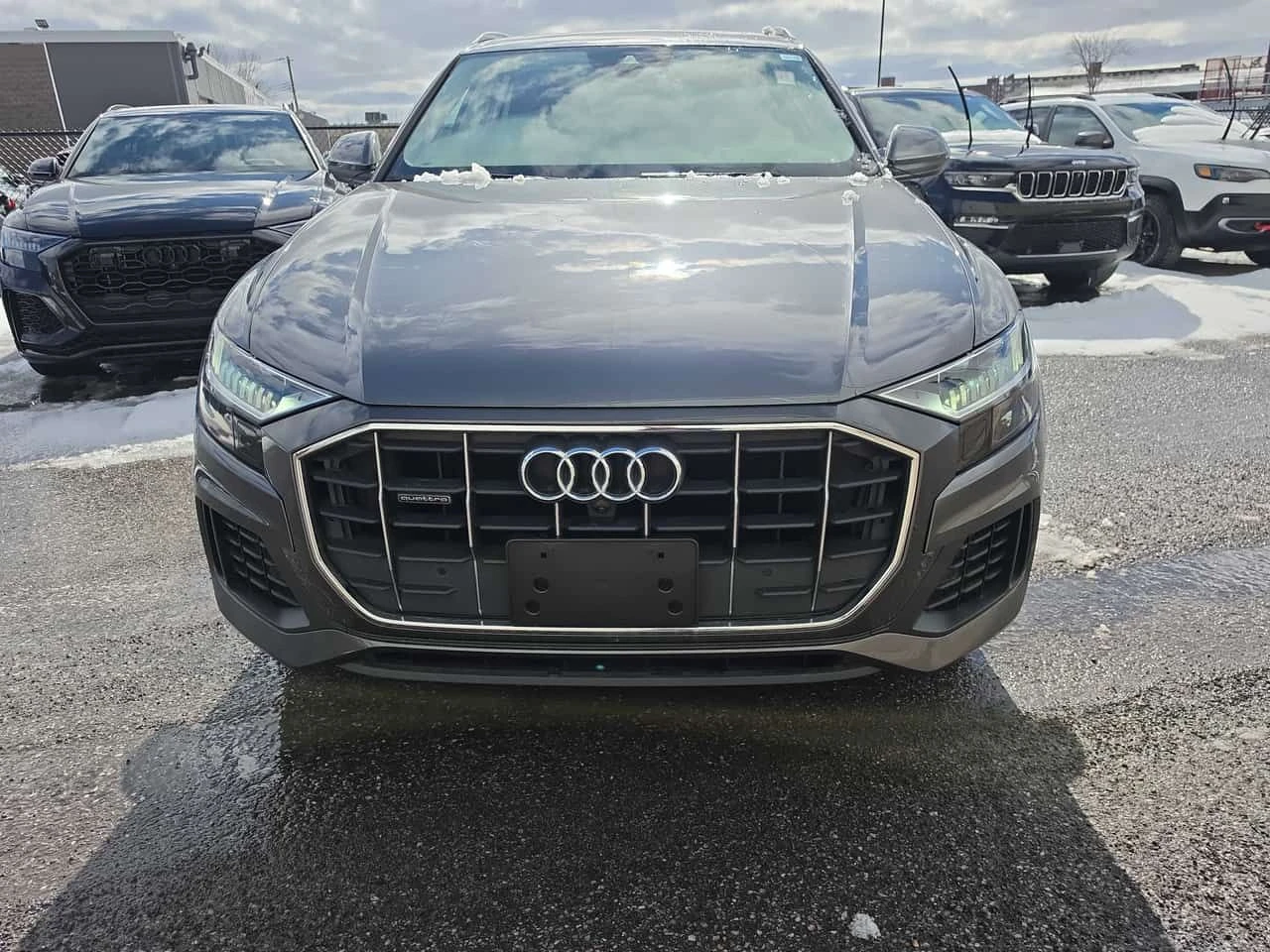 Audi Q8 Technik/CARFAX/HUD/B&O/360 CAM/PANO/ОБДУХВАНЕ, снимка 2 - Автомобили и джипове - 53929855