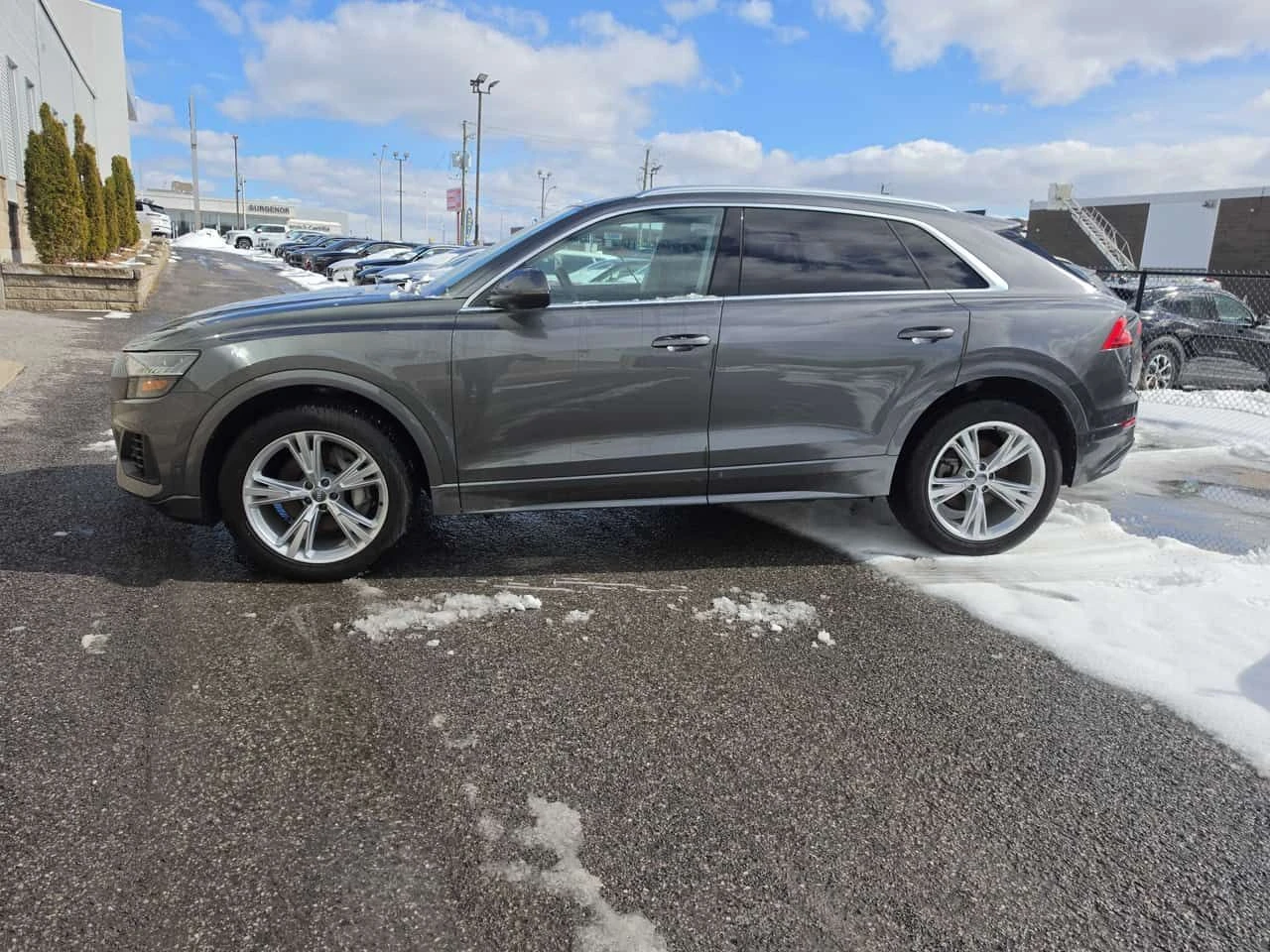 Audi Q8 Technik/CARFAX/HUD/B&O/360 CAM/PANO/ОБДУХВАНЕ, снимка 3 - Автомобили и джипове - 53929855