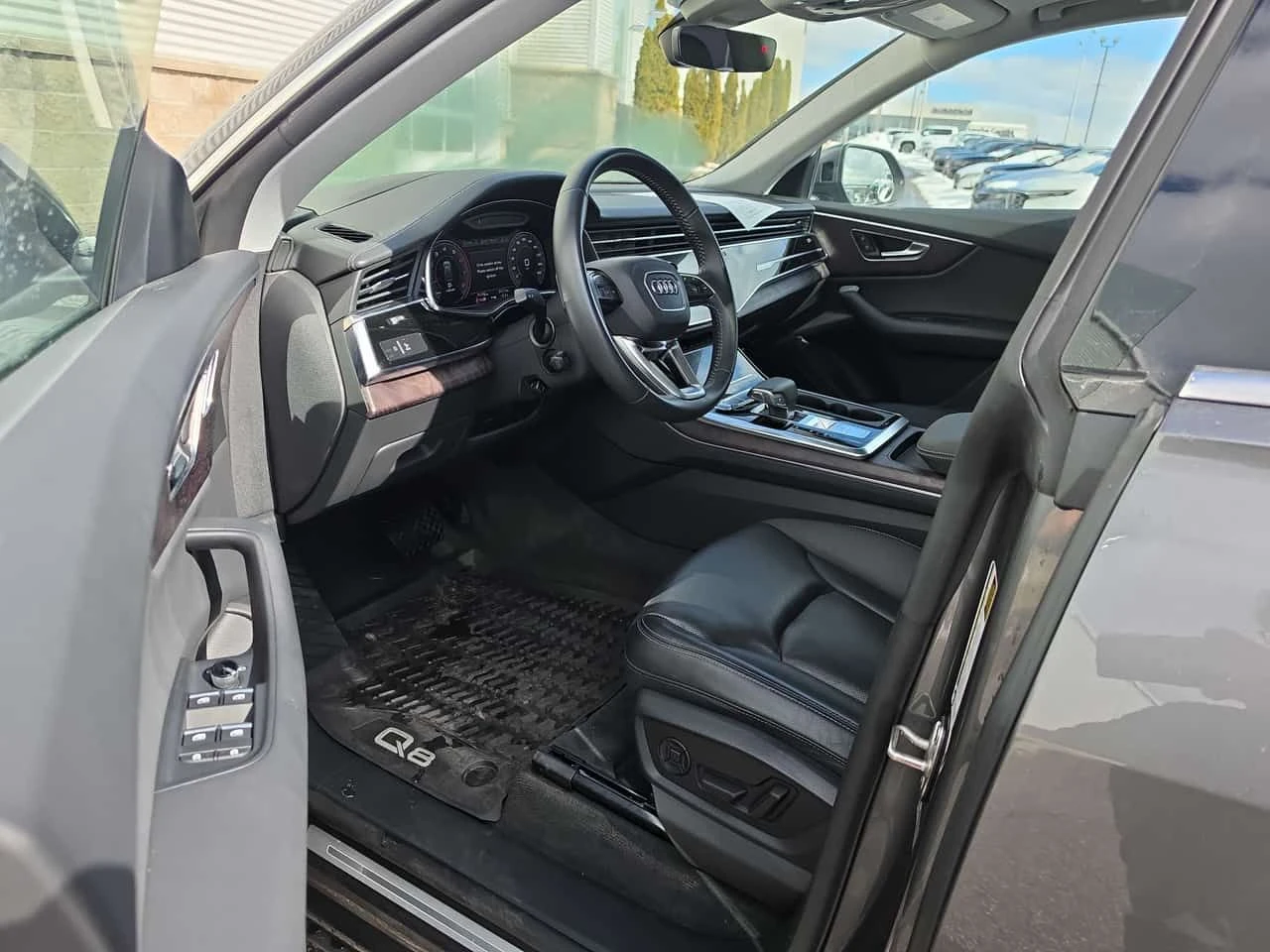 Audi Q8 Technik/CARFAX/HUD/B&O/360 CAM/PANO/ОБДУХВАНЕ, снимка 7 - Автомобили и джипове - 53929855