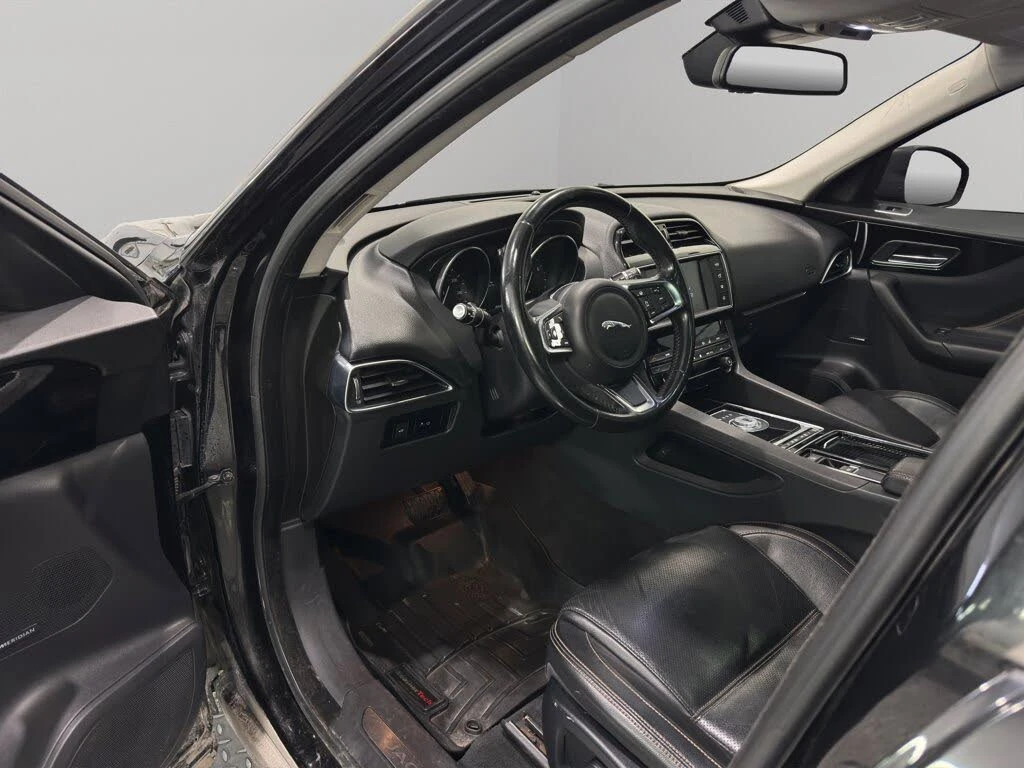 Jaguar F-PACE  25t Prestige AWD, снимка 10 - Автомобили и джипове - 54323745