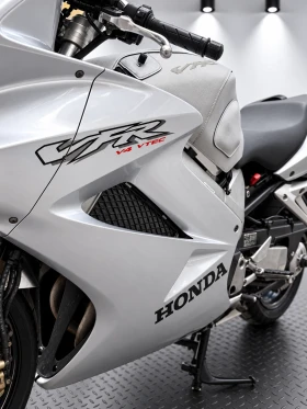 Honda Vfr 800 V4, снимка 4