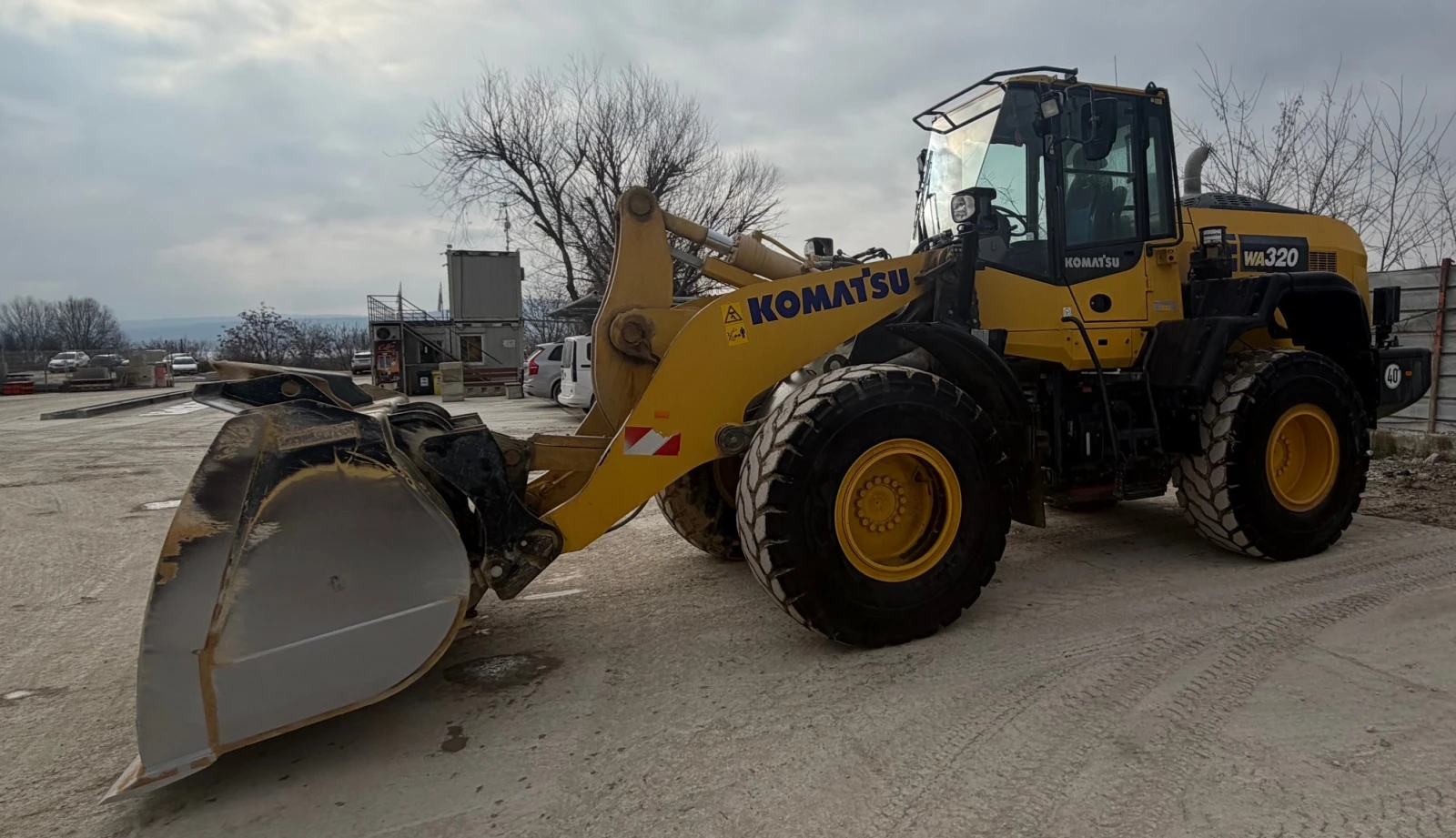 Челен товарач Komatsu W320 - изображение 3