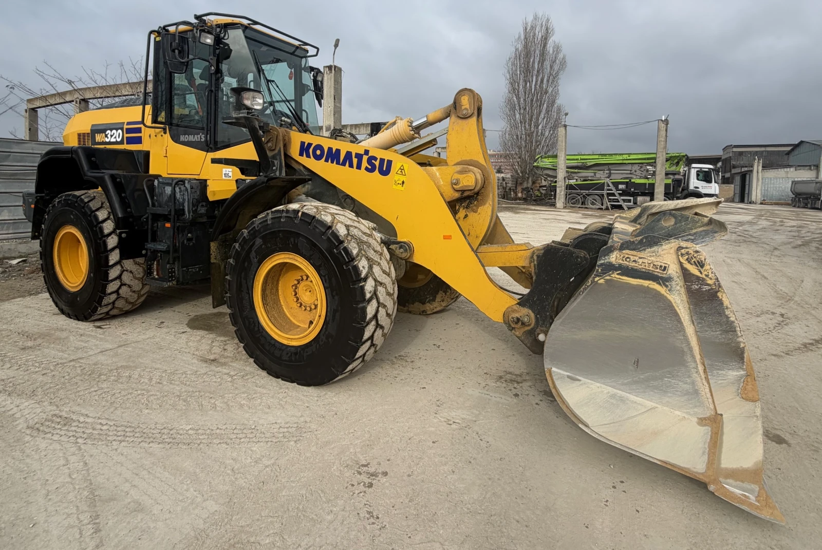 ����� ������� Komatsu W320 | Mobile.bg � ����������� 1
