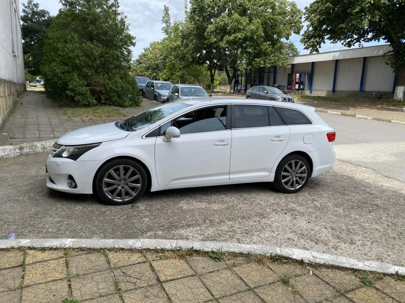 Toyota Avensis 2.2 D-4-D, снимка 1 - Автомобили и джипове - 46432061