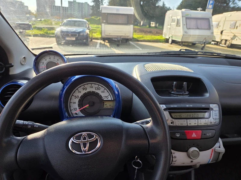 Toyota Aygo 1.0, снимка 12 - Автомобили и джипове - 52774911