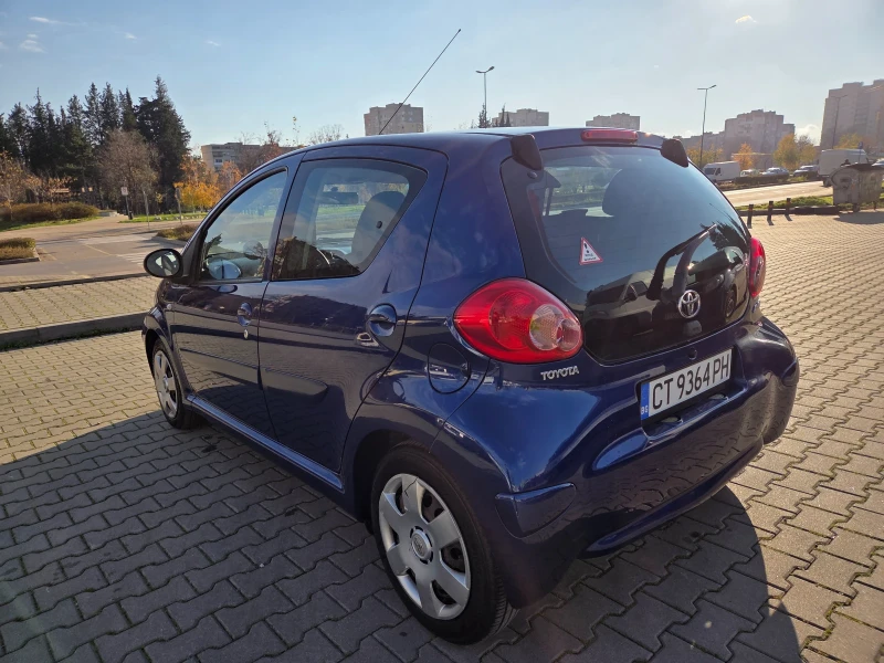 Toyota Aygo 1.0, снимка 6 - Автомобили и джипове - 52774911