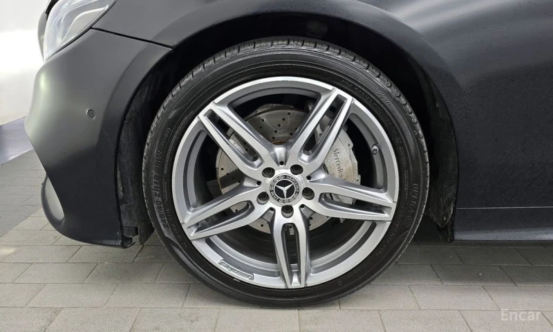 Mercedes-Benz E 220, снимка 5 - Автомобили и джипове - 52807748
