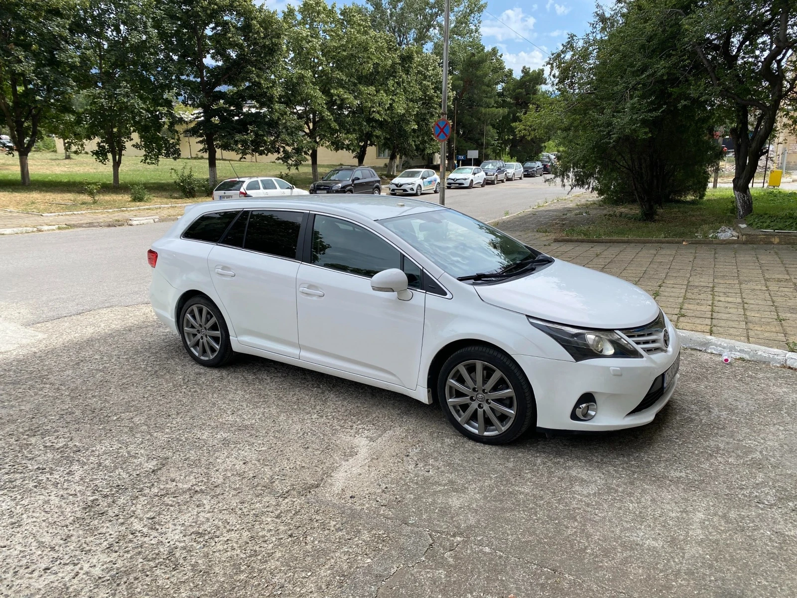 Toyota Avensis 2.2 D-4-D - изображение 2