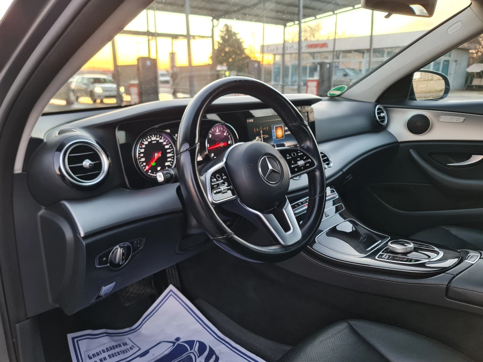 Mercedes-Benz E 200 AMG-КАТО НОВ - изображение 8