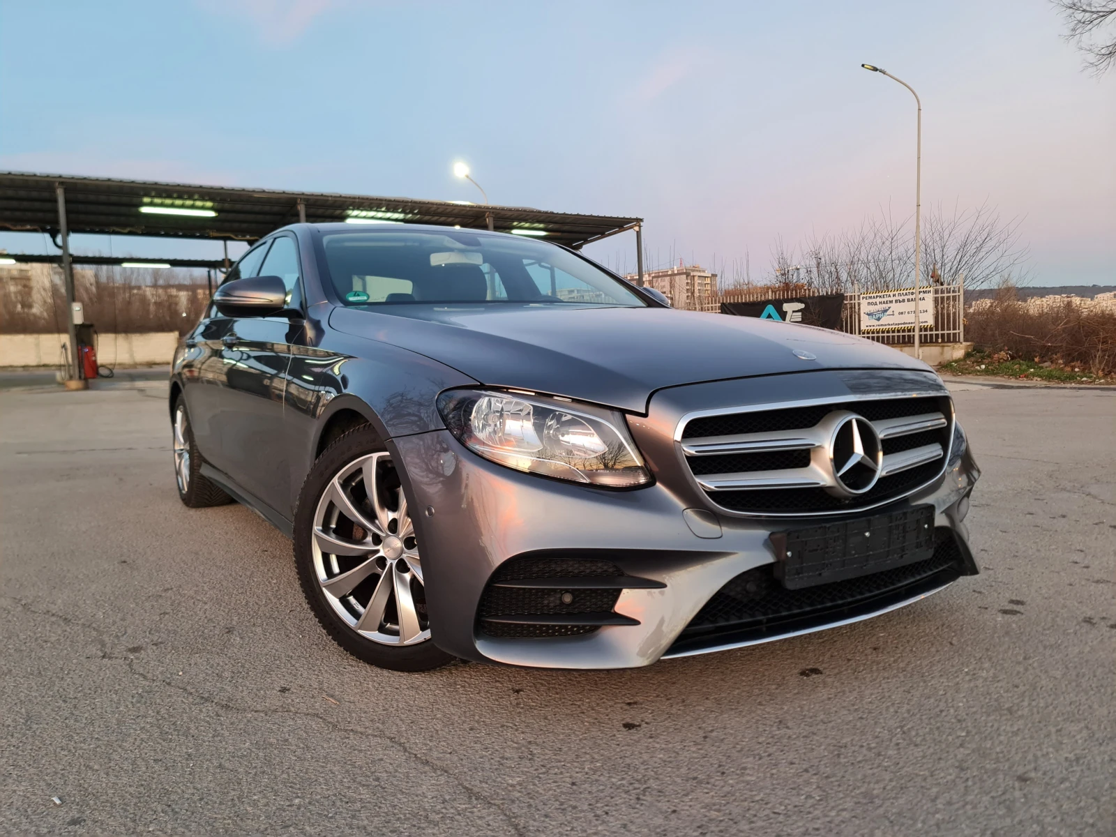 Mercedes-Benz E 200 AMG-КАТО НОВ - изображение 3
