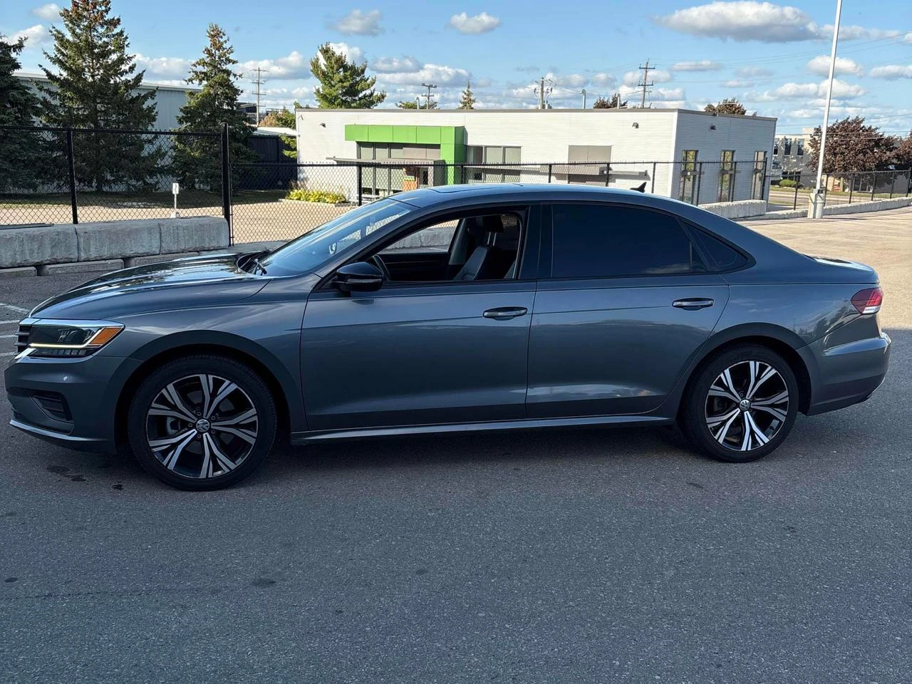 VW Passat Limited* Авто финансиране* Карфакс - изображение 2