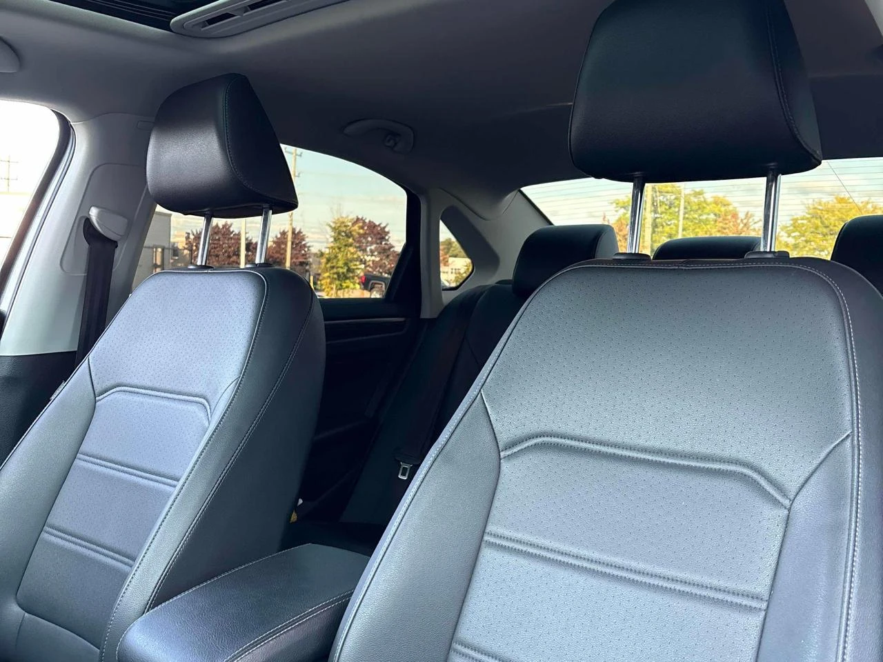 VW Passat Limited* Авто финансиране* Карфакс - изображение 10
