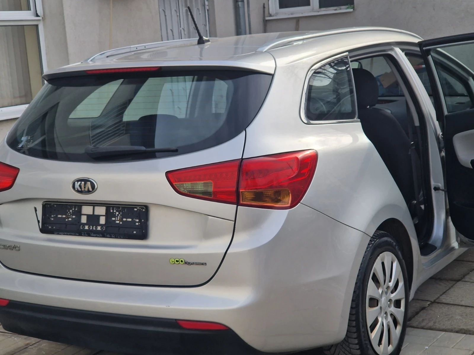 Kia Ceed 1.6 CRDI Eco Dynamics , снимка 8 - Автомобили и джипове - 53710968