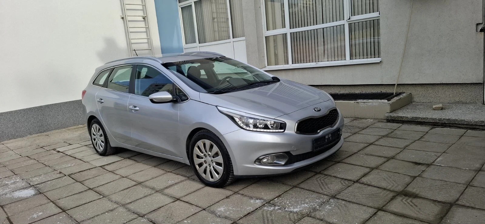 Kia Ceed 1.6 CRDI Eco Dynamics , снимка 2 - Автомобили и джипове - 53710968