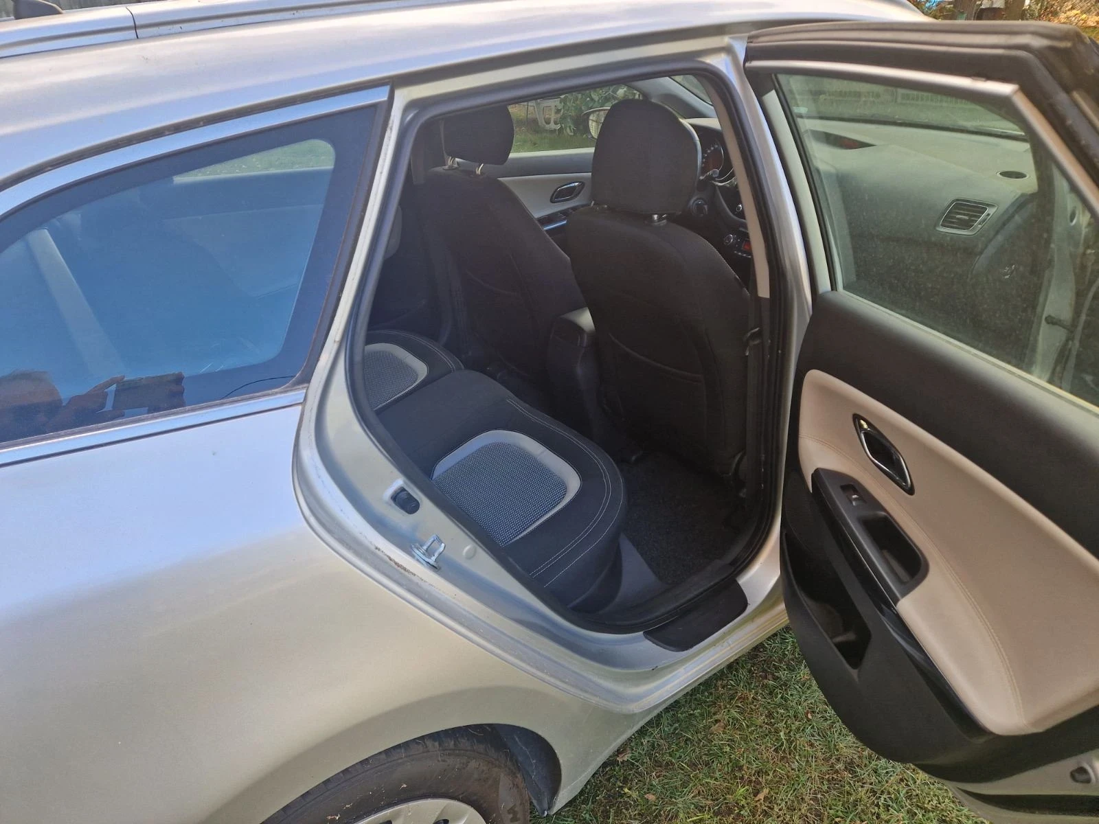 Kia Ceed 1.6 CRDI Eco Dynamics , снимка 4 - Автомобили и джипове - 56625160