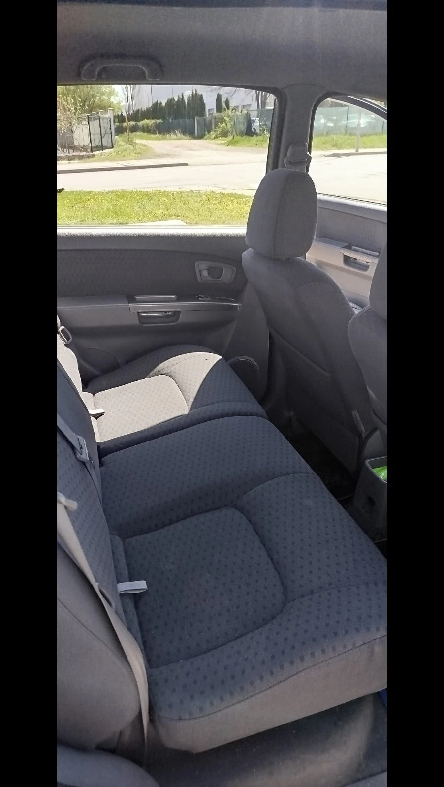 Kia Carens, снимка 9 - Автомобили и джипове - 54352592