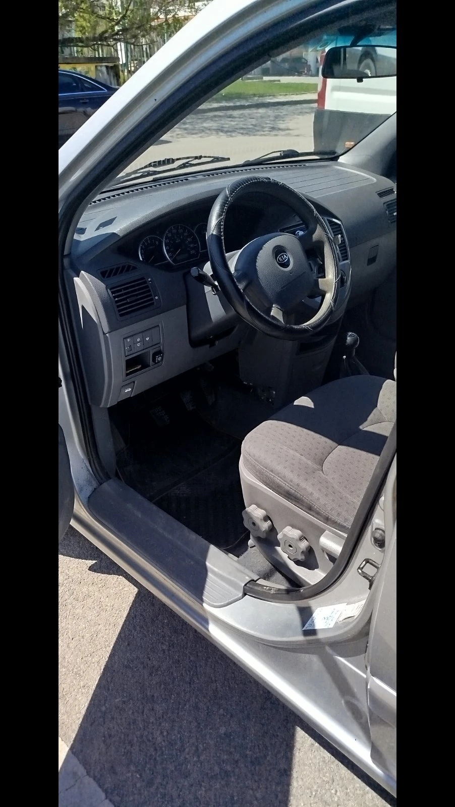 Kia Carens, снимка 7 - Автомобили и джипове - 54352592