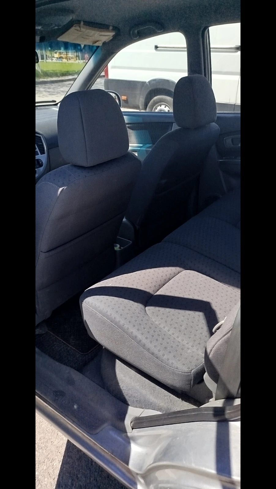 Kia Carens, снимка 6 - Автомобили и джипове - 54352592