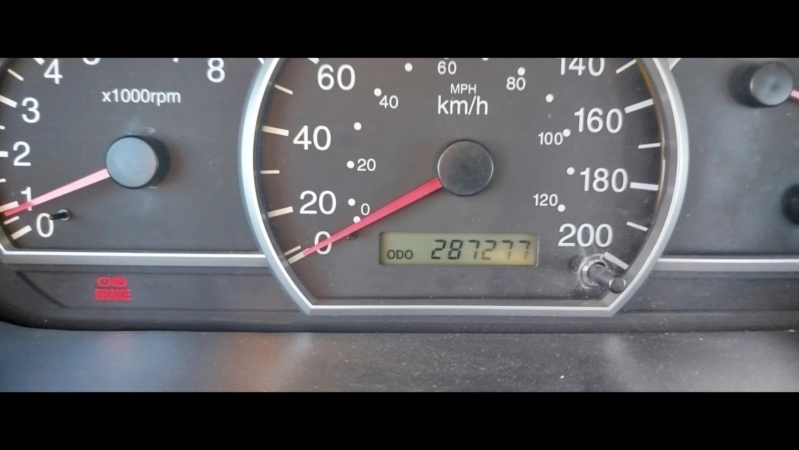 Kia Carens, снимка 11 - Автомобили и джипове - 54352592