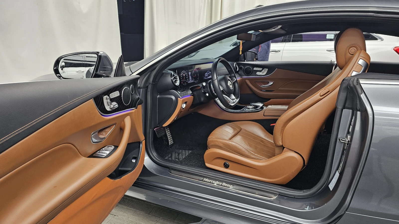 Mercedes-Benz E 220 AMG PK* DIGITAL* HEAD-UP* ОБДУХ* КРАЙНА ЦЕНА, снимка 9 - Автомобили и джипове - 54645608