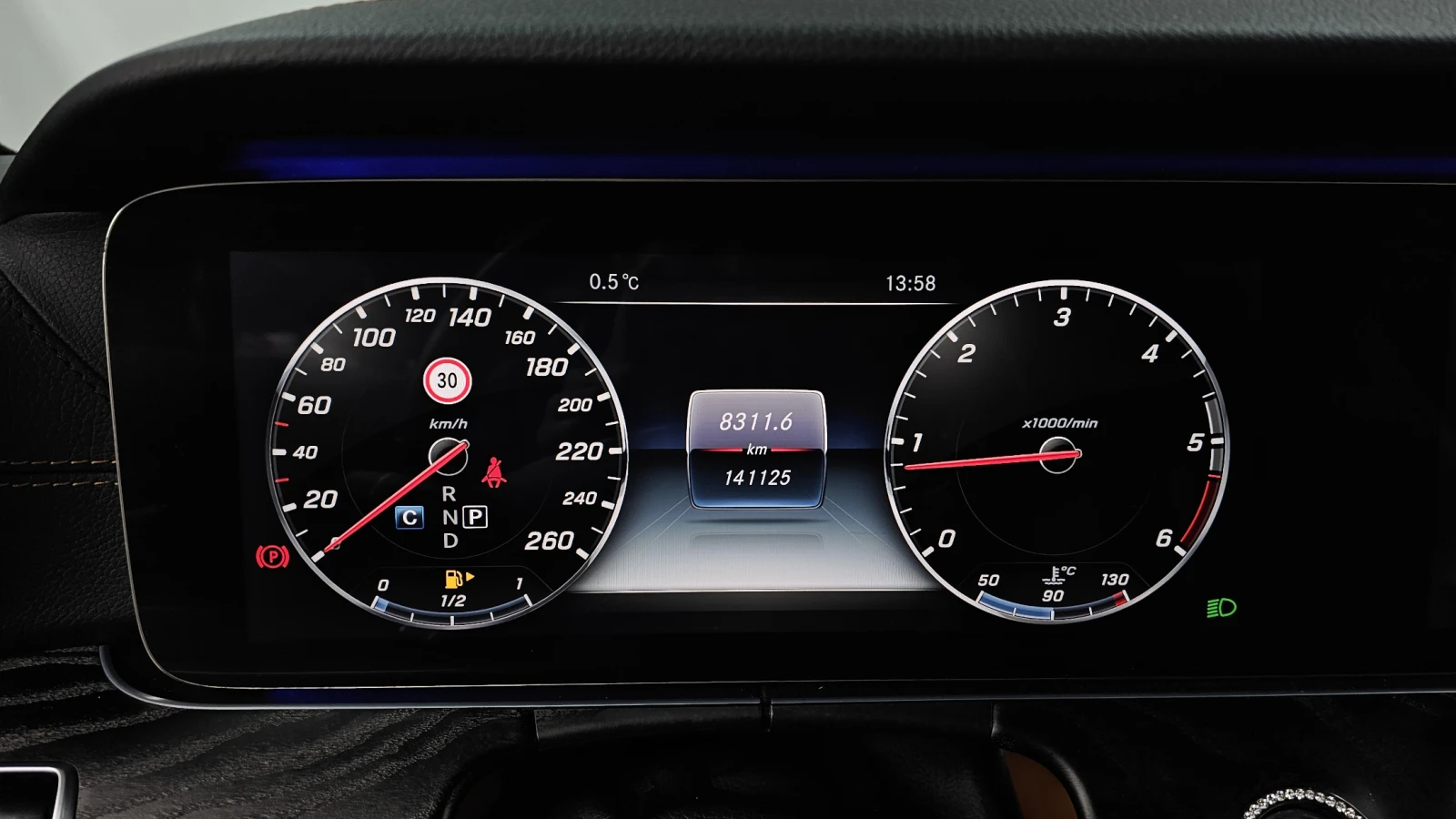 Mercedes-Benz E 220 AMG PK* DIGITAL* HEAD-UP* ОБДУХ* КРАЙНА ЦЕНА, снимка 8 - Автомобили и джипове - 54645608
