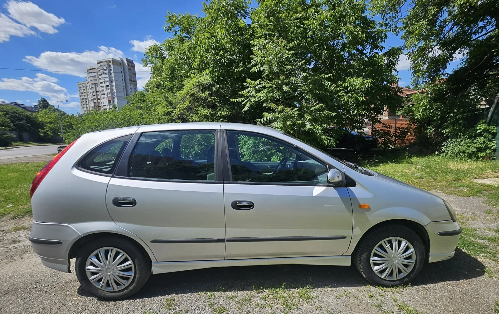Nissan Almera tino, снимка 13 - Автомобили и джипове - 54712729