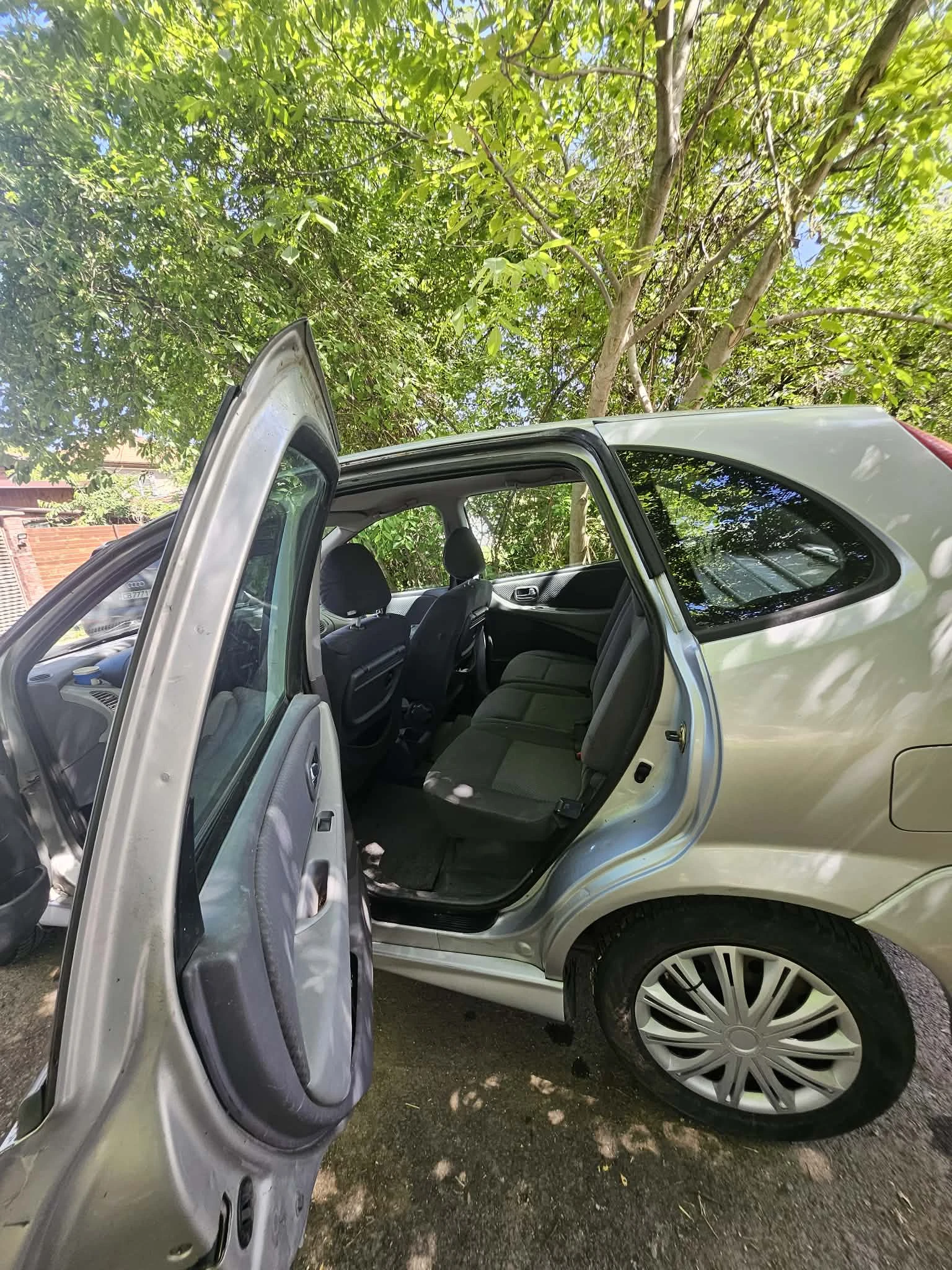 Nissan Almera tino, снимка 8 - Автомобили и джипове - 54712729