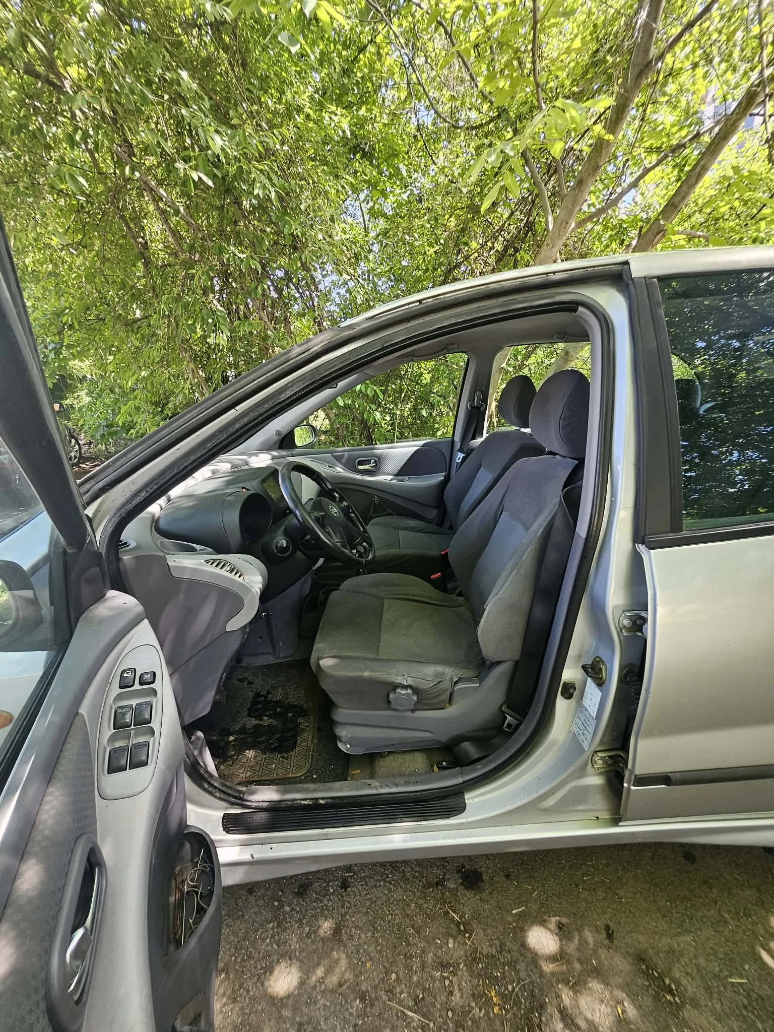Nissan Almera tino, снимка 7 - Автомобили и джипове - 54712729