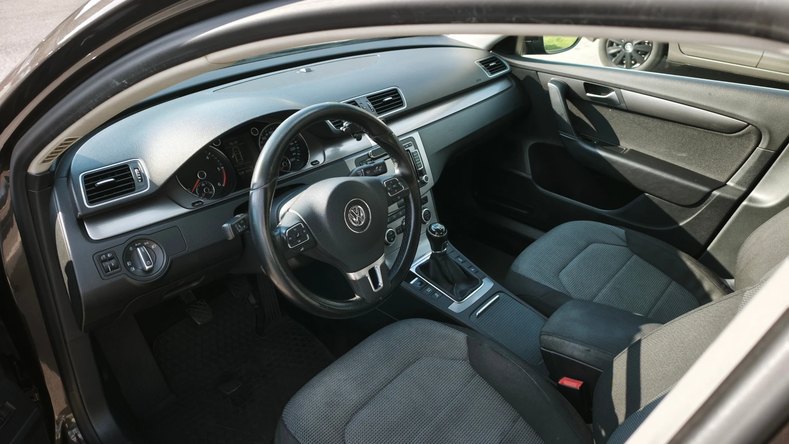 VW Passat B8, снимка 15 - Автомобили и джипове - 54808016