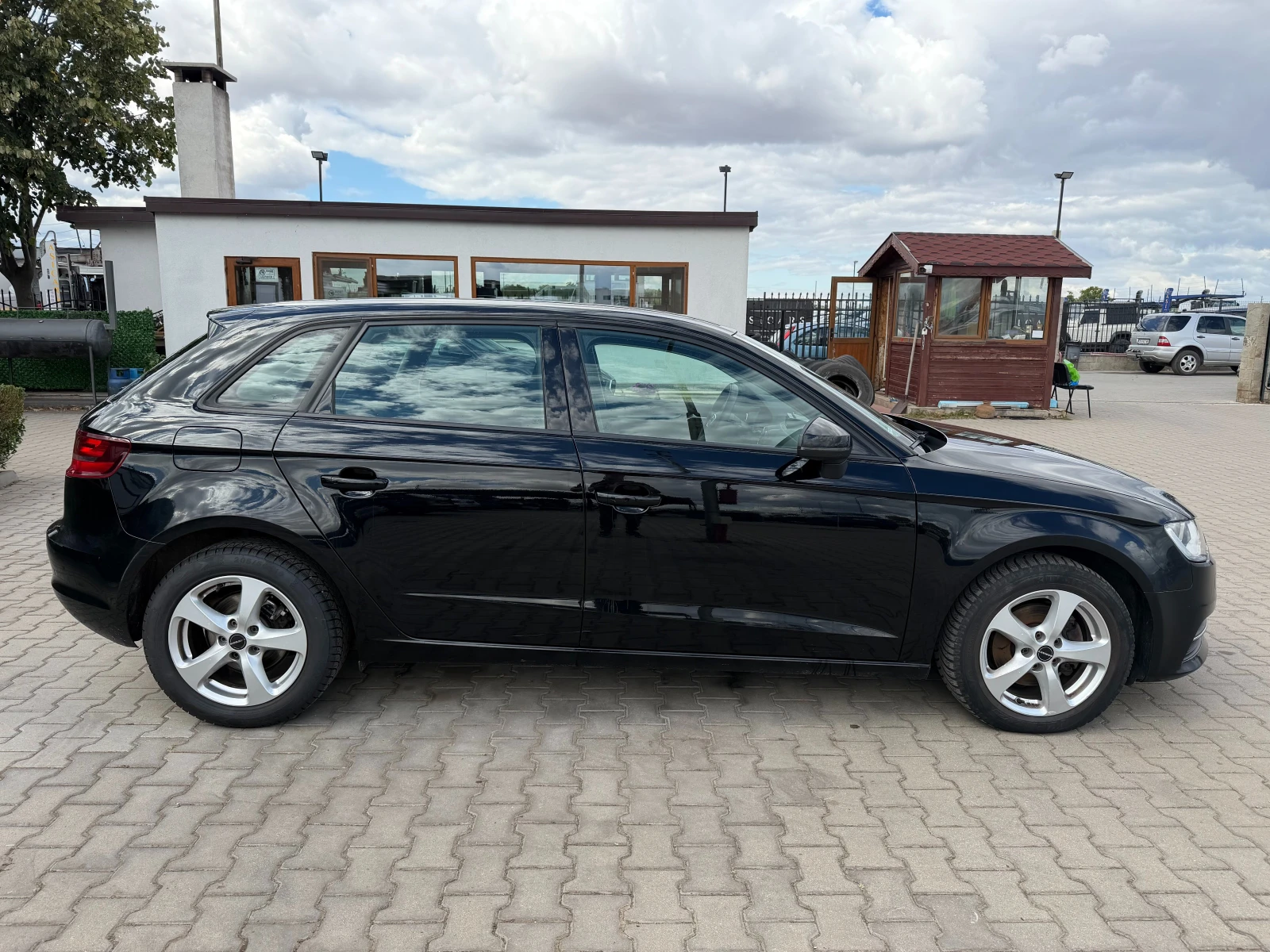 Audi A3 1.6TDI EURO 5, снимка 5 - Автомобили и джипове - 56198030