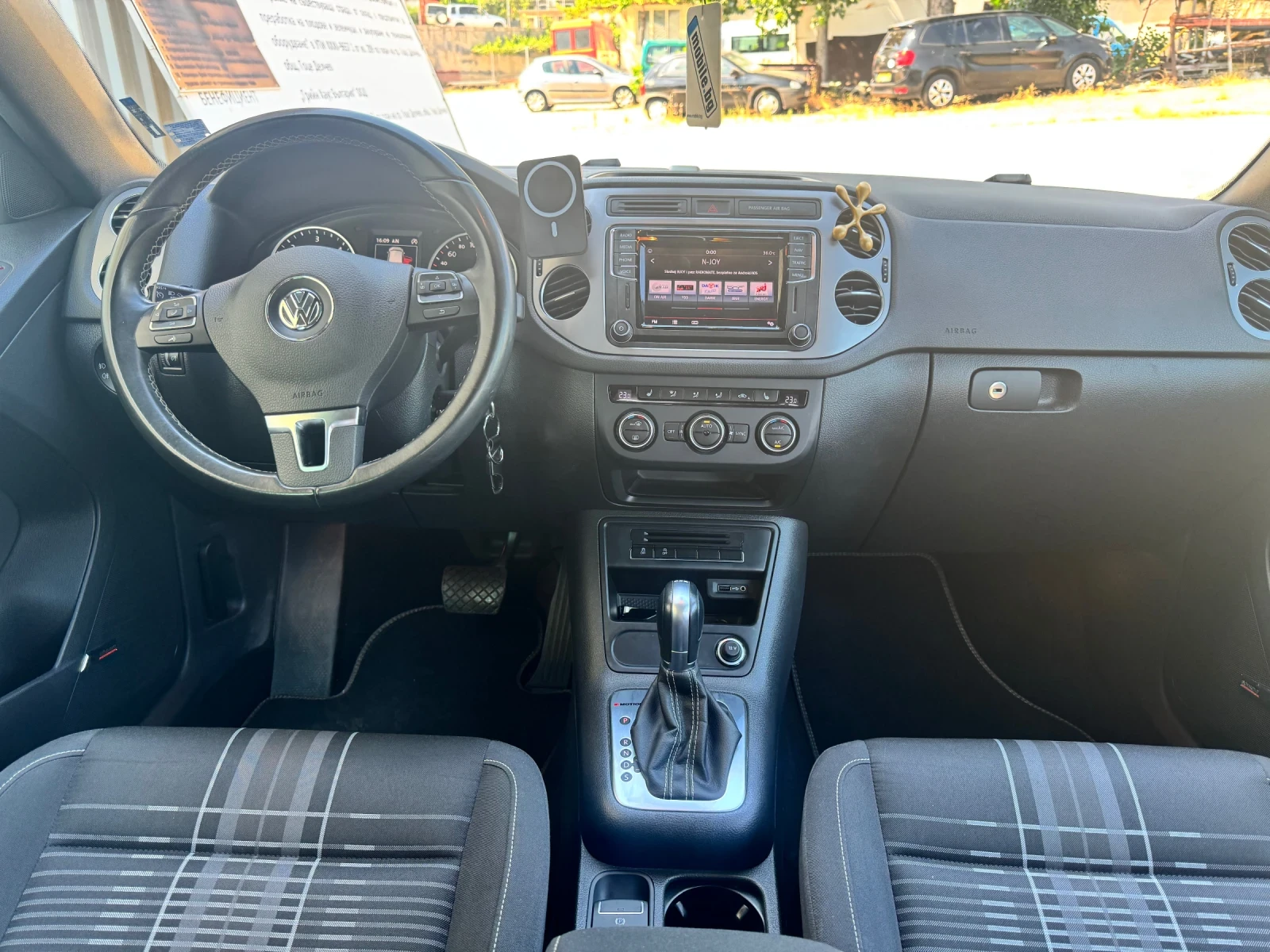 VW Tiguan 2.0 TDI LOUGE 184 к.с. | Mobile.bg — изображение 13