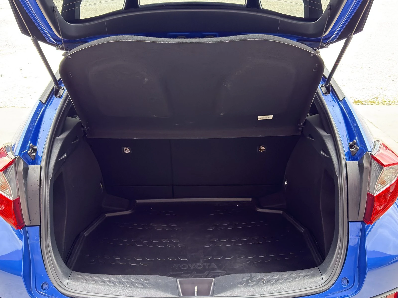 Toyota C-HR 1.8 HYBRID EURO6D TOP - изображение 9