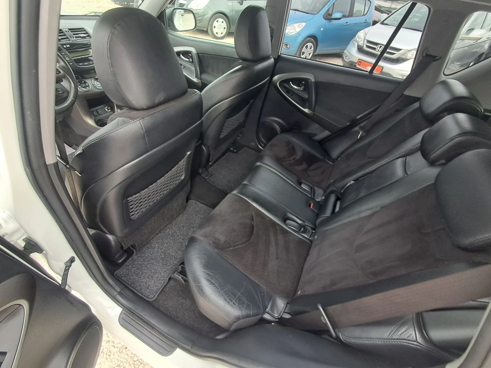 Toyota Rav4 2.2 150к.с АВТОМАТИК 4х4 Италия, снимка 12 - Автомобили и джипове - 54211408