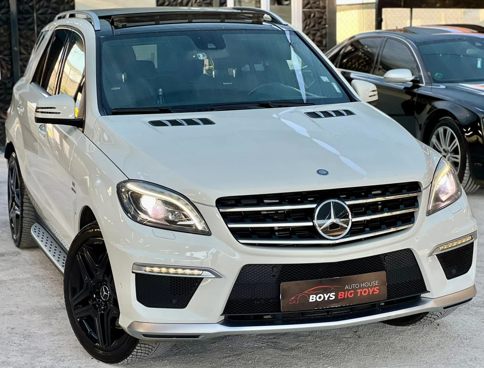 Mercedes-Benz ML 63 AMG БялаПерла* Обдухвани* Панорама* harman/kardon* Ful