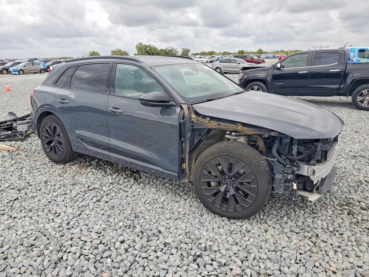 Audi Q8 E-TRON PRESTIGE QUATTRO, снимка 3 - Автомобили и джипове - 54341742