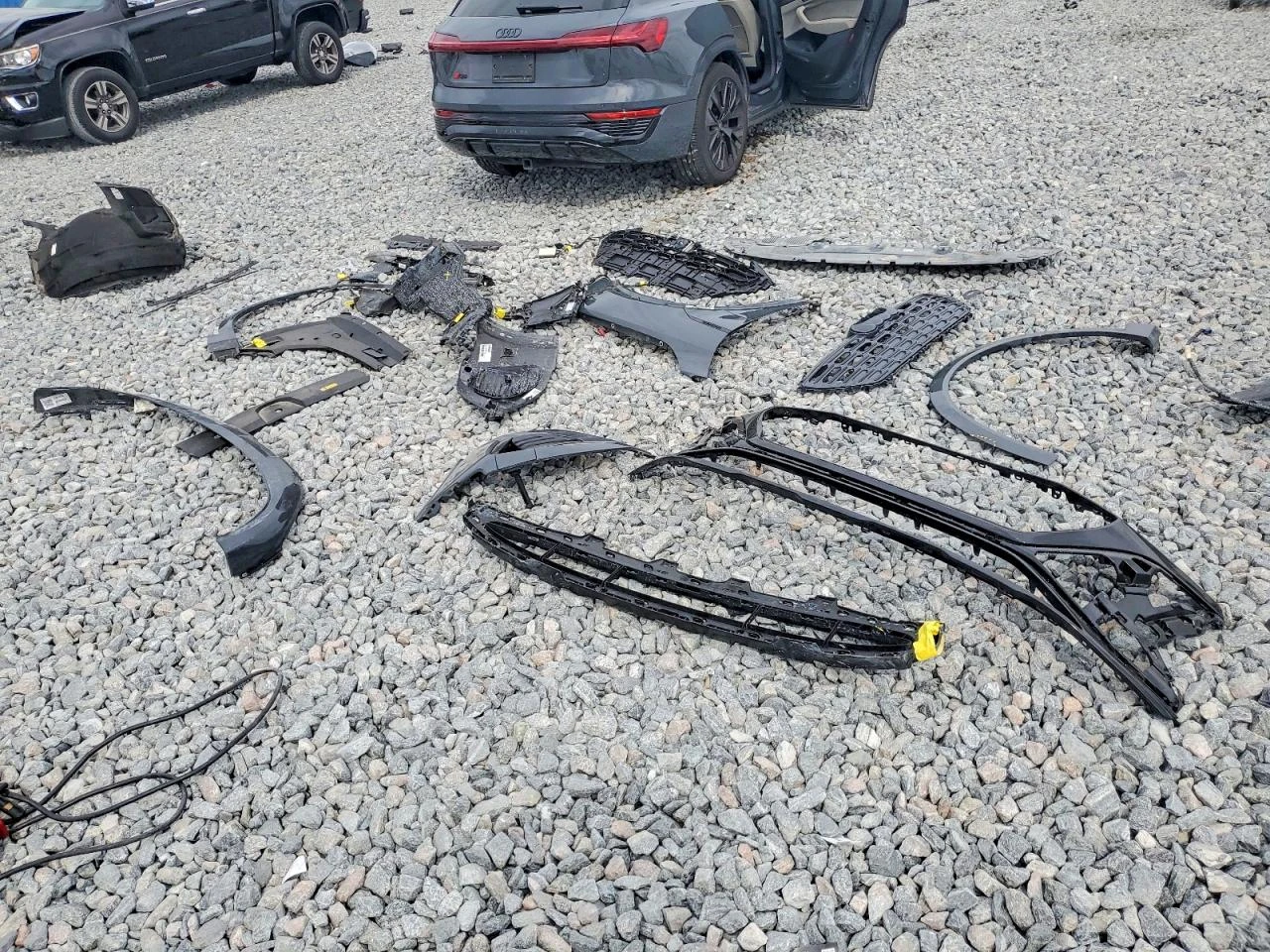 Audi Q8 E-TRON PRESTIGE QUATTRO, снимка 13 - Автомобили и джипове - 54341742