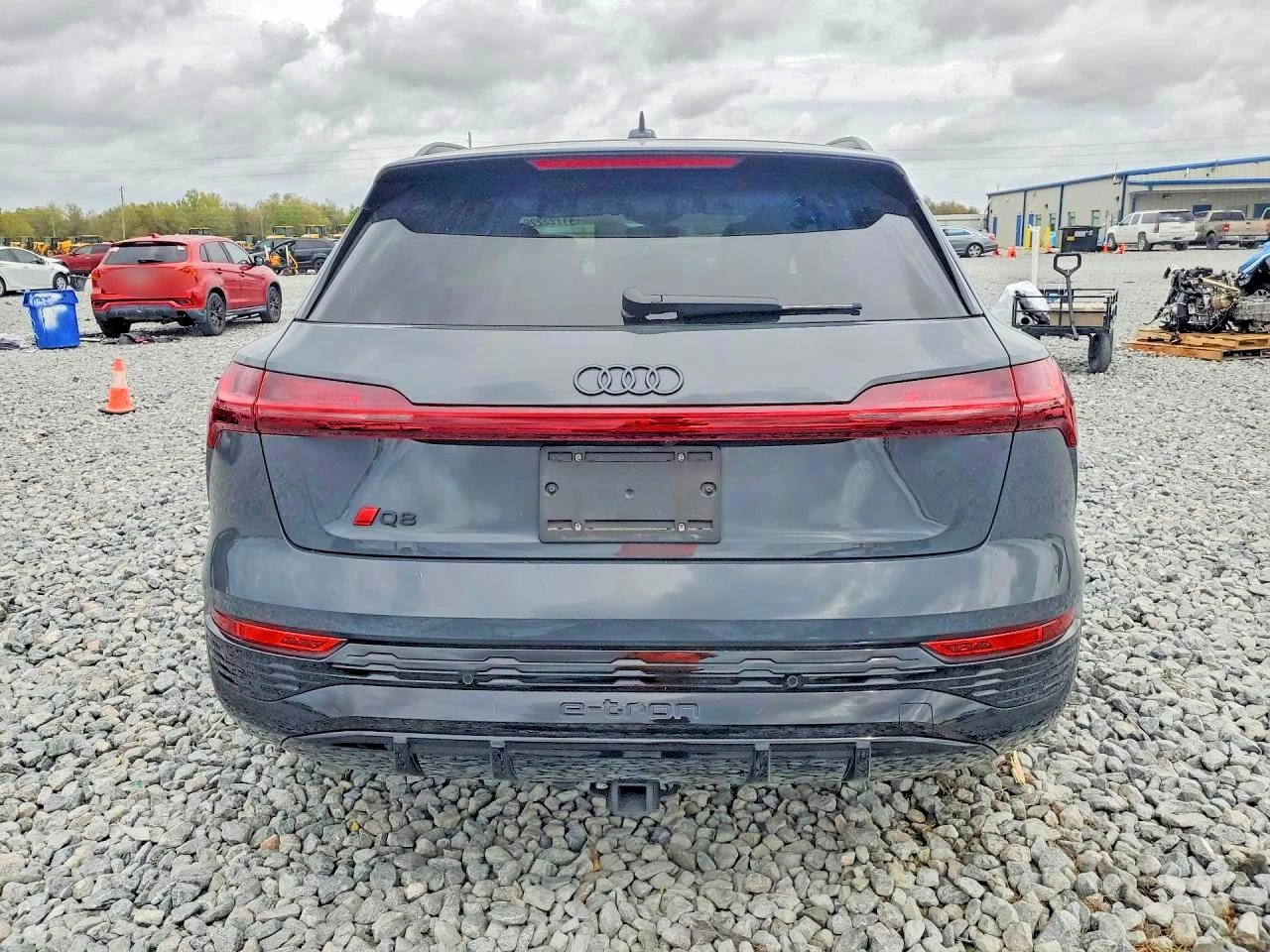 Audi Q8 E-TRON PRESTIGE QUATTRO, снимка 5 - Автомобили и джипове - 54341742
